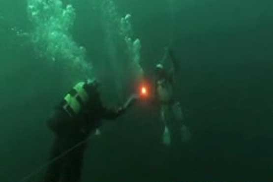 حمل مشعل المپیک زمستانی از زیر دریا
