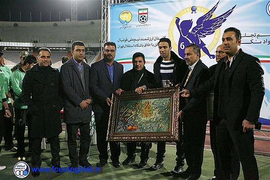 تجلیل از نکونام در روز توقف استقلال