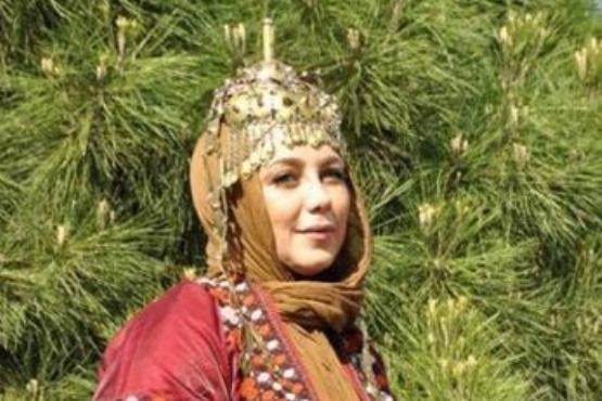 ژست بهنوش بختیاری با پوشش سنتی + عکس