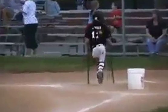بازیکن بیسبال یک پا