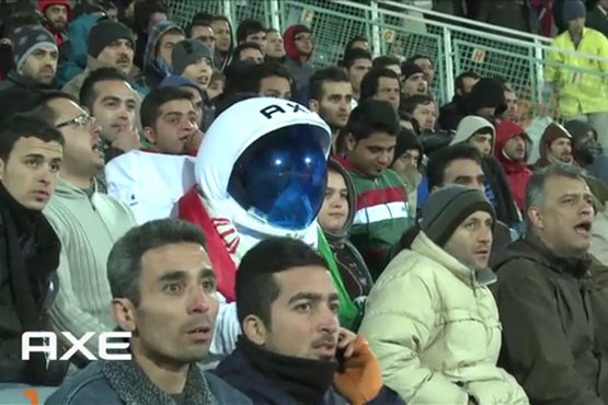 آدم فضایی در استادیوم آزادی