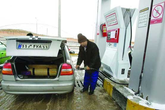 افزایش ناگهانی قیمت بنزین شایعه است