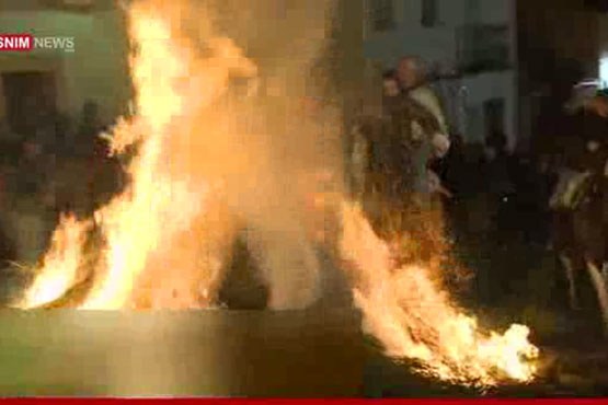 اسپانیا – اسب سواری روی آتش در جشنواره لومیناریاس