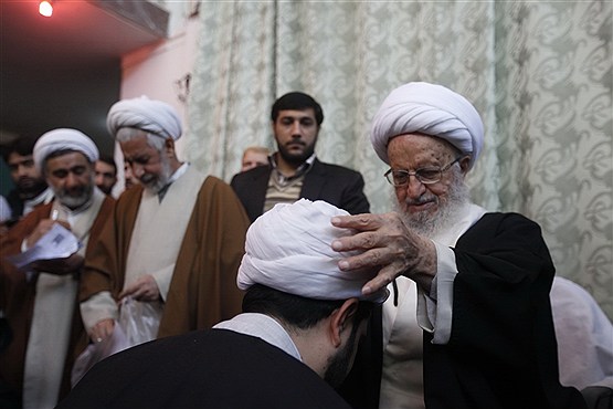 مراسم عمامه گذاری آیات عظام صافی گلپایگانی و مکارم شیرازی