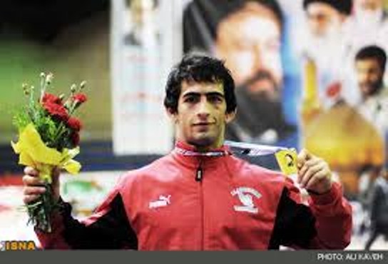 حمله افراد ناشناس به فرنگی کار معروف