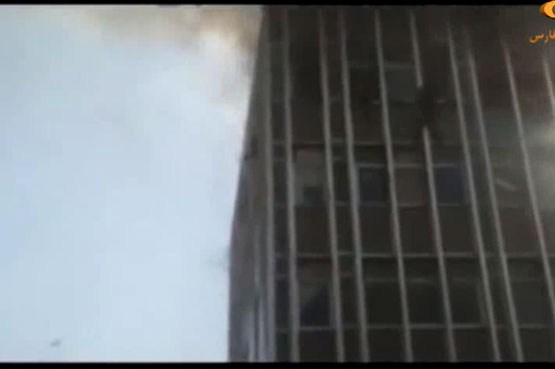 لحظه سقوط یک زن از ساختمان 5 طبقه تولیدی پوشاک