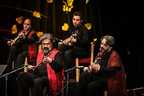 حسین علیزاده روی صحنه تهران