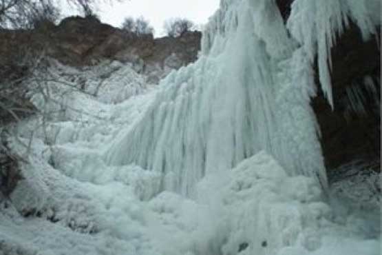 آبشار شلماش سردشت یخ زد