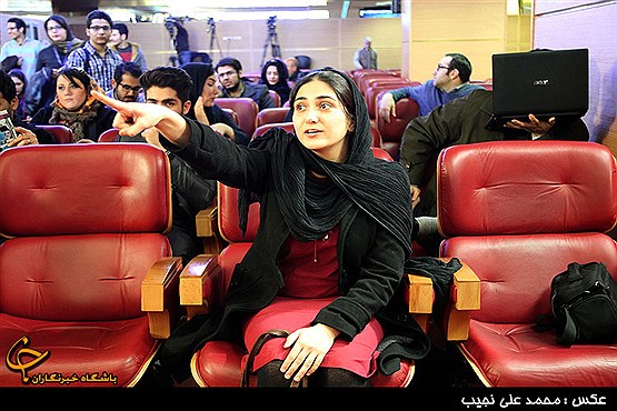 باران کوثری در فرودگاه تهران پس از بازگشت از برلین/عکس