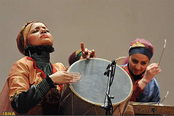 «رستاک» روی سن، تماشاگران در رفت و آمد!