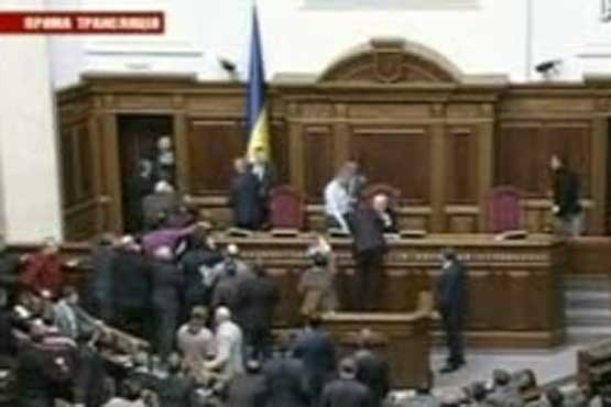 پارلمان اوکراین یانوکوویچ را برکنار کرد