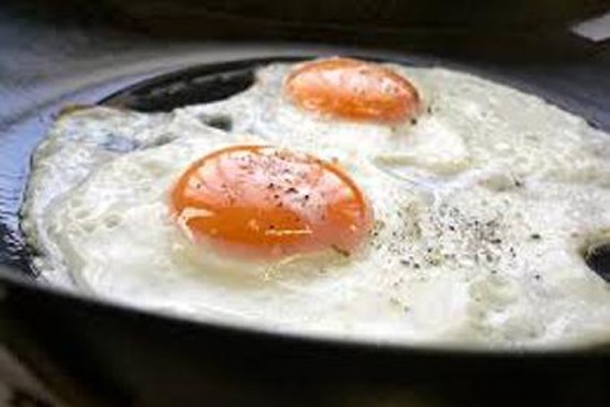 خطر خوردن تخم مرغ و گوشت نیم پز