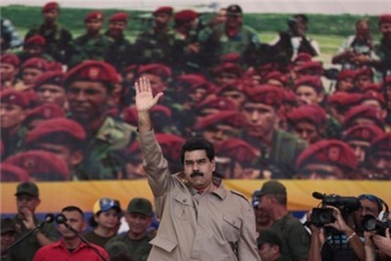 راهپیمایی نظامیان ونزوئلایی در حمایت از مادورو