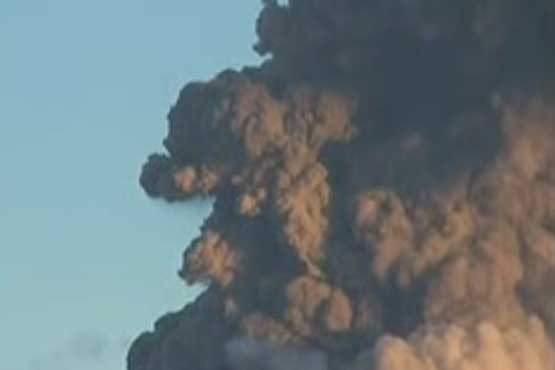 تصاویر دیدنی از آتشفشان تونگوراهوا