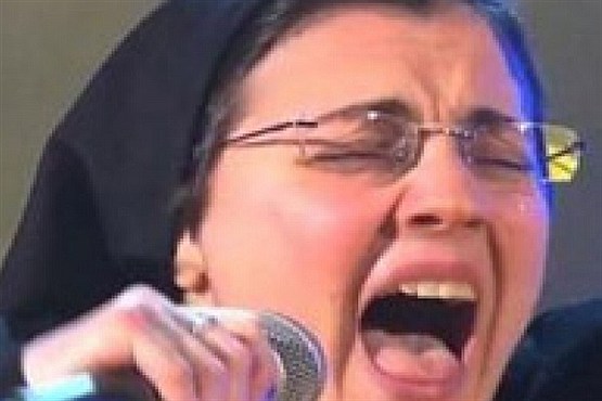 صدای راهبه زن  همه را شوکه کرد/عکس