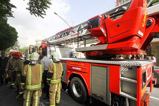 نجات 30 نفر از حریق ساختمانی در میدان هفت تیر
