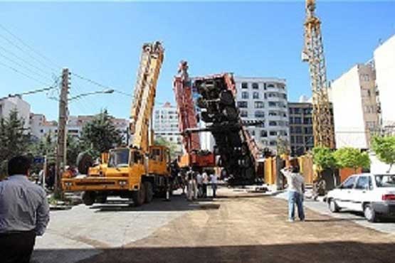 معلق شدن جرثقیل 100 تنی+عکس