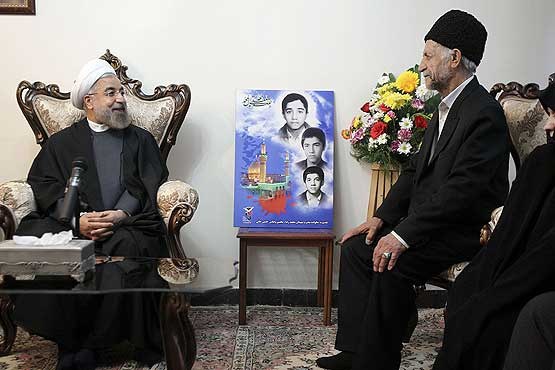 حضور سرزده رییس جمهوری در منزل شهیدان حسین جانی