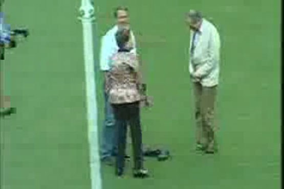 گلزنی رئیس جمهور با کفش زنانه