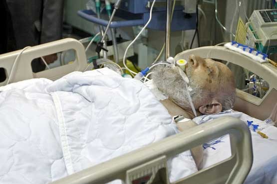 آیت الله مهدوی کنی در بیمارستان بهمن تهران