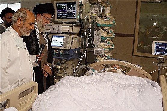 عیادت رهبر انقلاب از آیت‌الله مهدوی کنی