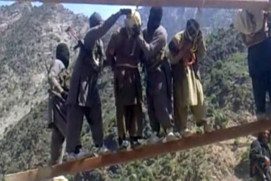 اعدام ۱۲ فرمانده طالبان به دست مردان نقاب‌پوش