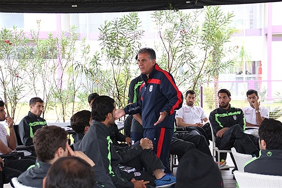 کروش درباره شرایط اردو با بازیکنان صحبت کرد/ عکس