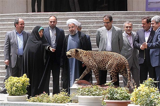 بازدید حسن روحانی از نمایشگاه چالش های زیست محیطی