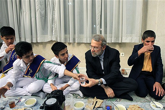 افطاری رئیس مجلس شورای اسلامی با ایتام