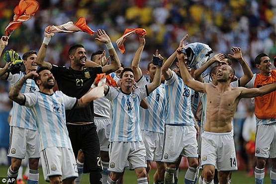 جشن توهین آمیز هواداران آرژانتینی/تصاویر