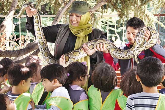 خاله دنا کودکان را با جانواران ایران آشنا می​کند