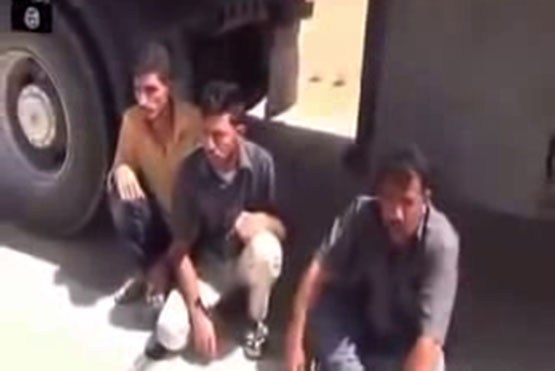 داعش 3 راننده تریلر را اعدام کرد +فیلم