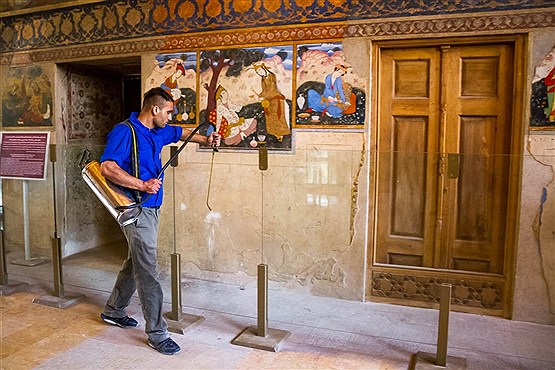 سمپاشی کاخ چهلستون، بزرگترین سازه چوبی جهان سمپاشی کاخ چهلستون، بزرگترین سازه چوبی جهان