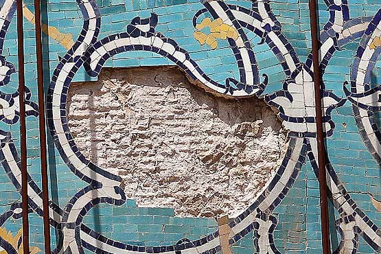 ریزش بخشی از کاشی‌های گنبد مسجد امام اصفهان