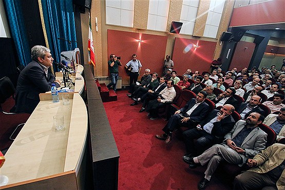 نشست معاون علمی و فن آوری رئیس جمهور با سینماگران