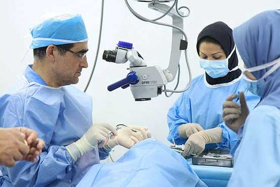 انجام 12 عمل جراحی چشم توسط وزیر بهداشت در فریدونشهر