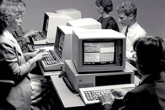 تبلیغات دهه 1980 چه بلایی برسر زنان علاقه‌مند به علوم کامپیوتر آورد؟