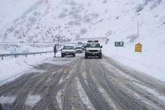 بارش برف و باران در جاده های 4 استان ایران