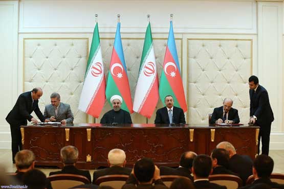 مقامات ایران و آذربایجان 5 سند همکاری امضا کردند