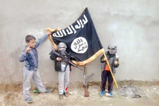 داعش به کودکان آموزش تروریستی می‌دهد