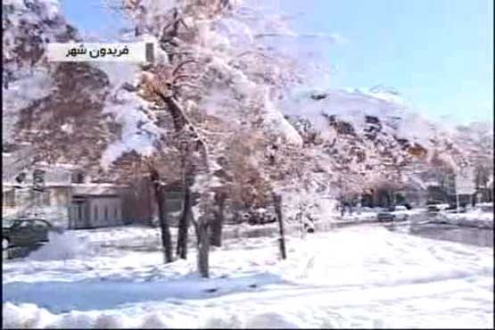 بارش اولین برف زمستانی در شهر اصفهان