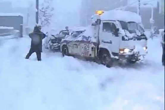 برف و سرما ژاپنی ها را زمین گیر کرد + فیلم
