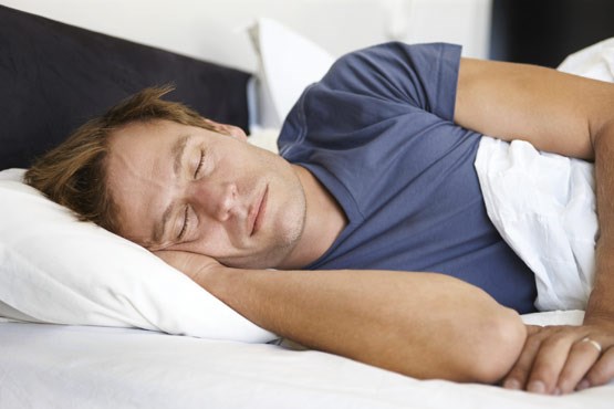 خوابیدن پس از غذا مهم‌ترین دلیل رفلاکس معده