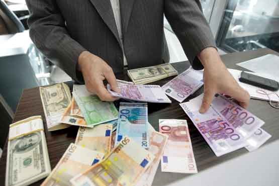 نرخ بانکی دلار گران و یورو ارزان شد