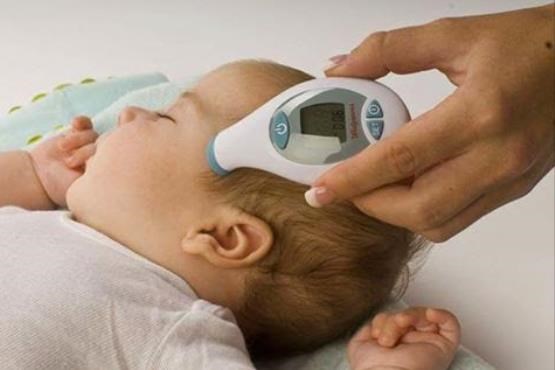 یک مورد اورژانسی: هنگام تب در نوزادان زیر ۳ ماه چه کنیم؟