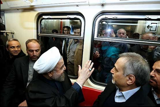 رئیس جمهور در قطار شهری