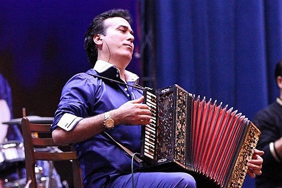خواننده آذری در ارکستر کالیفرنیا می خواند/عکس