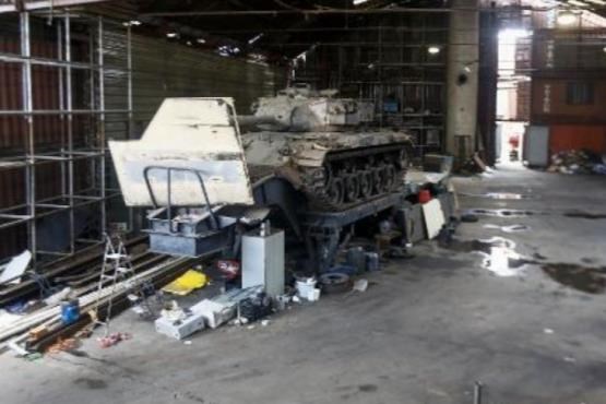 کشف تانک های ارتش برزیل در انبار دزدان +عکس