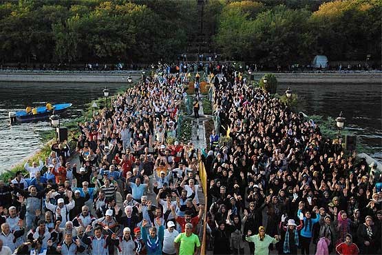 پیاده روی 100 هزار نفری مردم تبریز