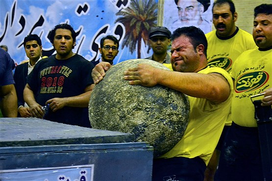 مسابقات قویترین مردان ایران در طبس